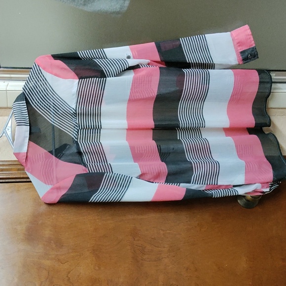 🌺Vanity women blouse - Picture 2 of 9